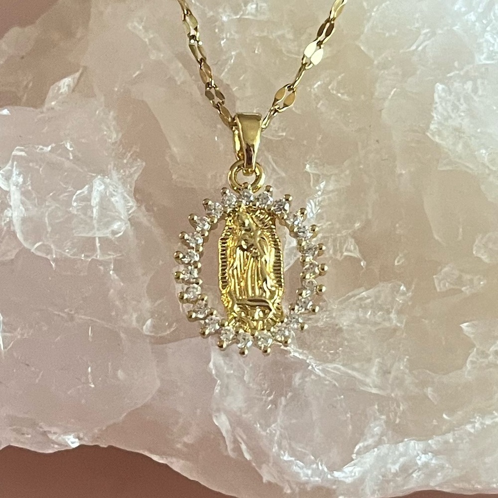 โจ Boho Chic Virgin Mary Pendant Necklace โจ - Picture 3 of 9